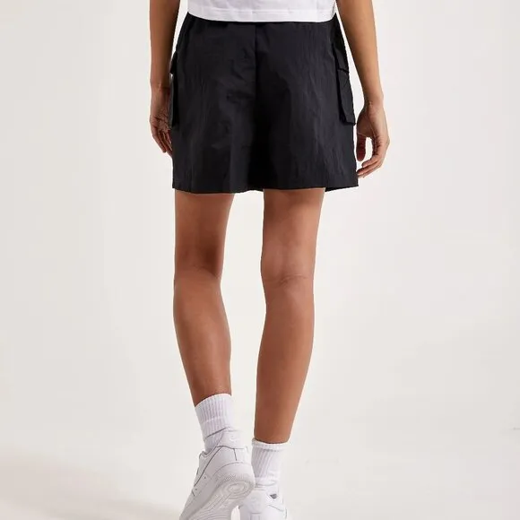 🎁 Nike Sportswear Essential Women's Woven High-Waisted Shorts