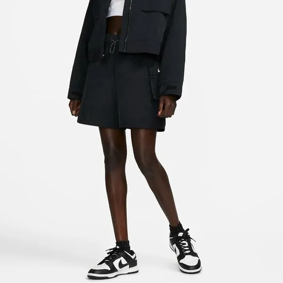 🎁 Nike Sportswear Essential Women's Woven High-Waisted Shorts