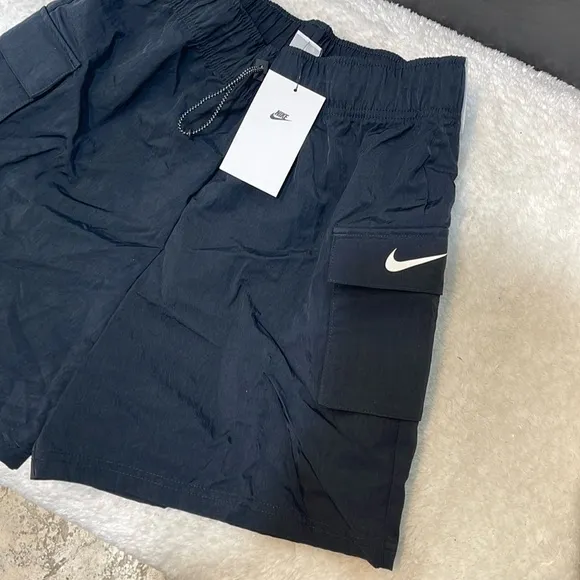 🎁 Nike Sportswear Essential Women's Woven High-Waisted Shorts
