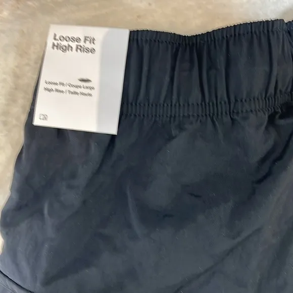 🎁 Nike Sportswear Essential Women's Woven High-Waisted Shorts