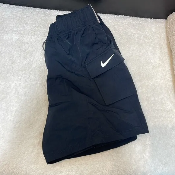 🎁 Nike Sportswear Essential Women's Woven High-Waisted Shorts