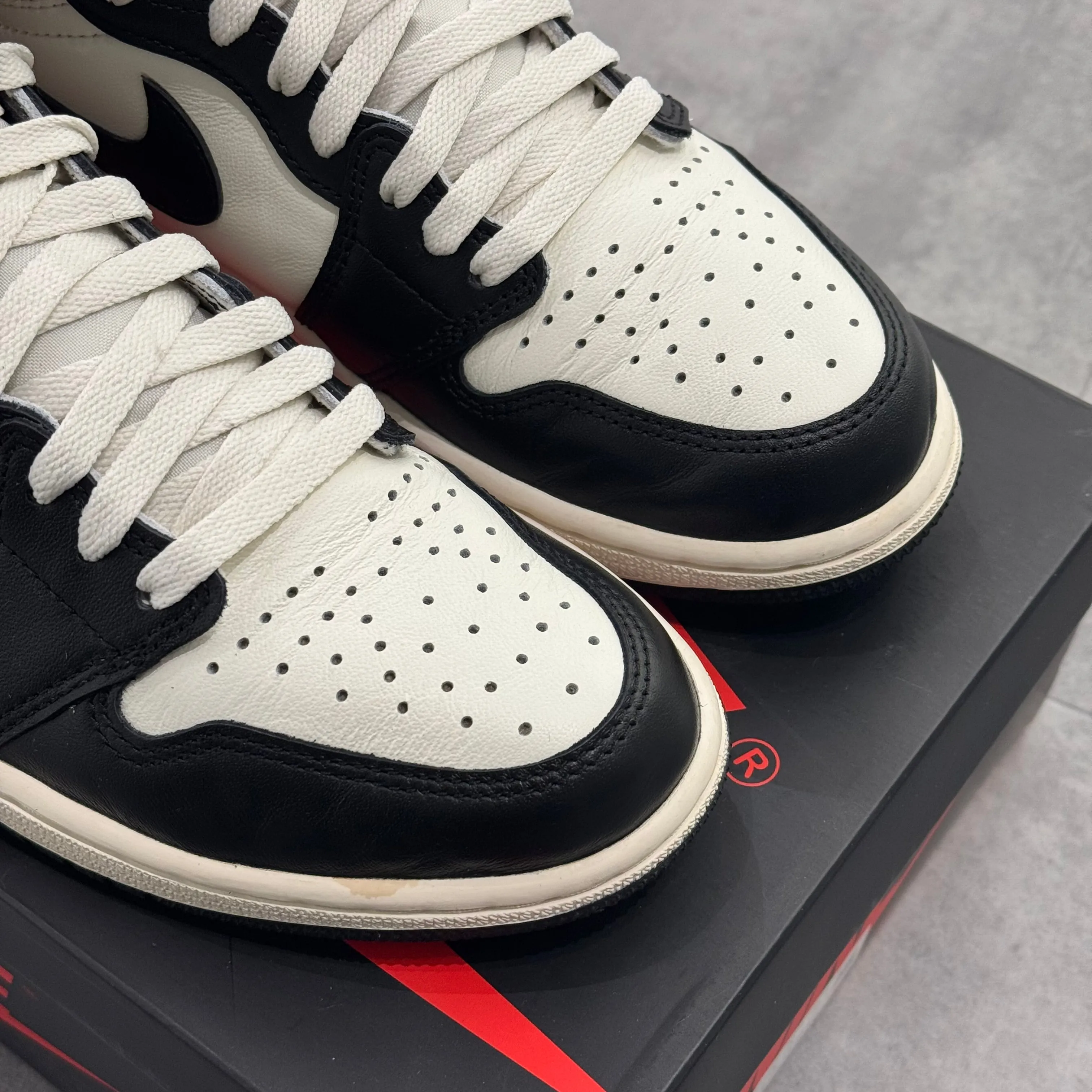 Air Jordan 1 Retro High Dark Mocha (41) - Usado