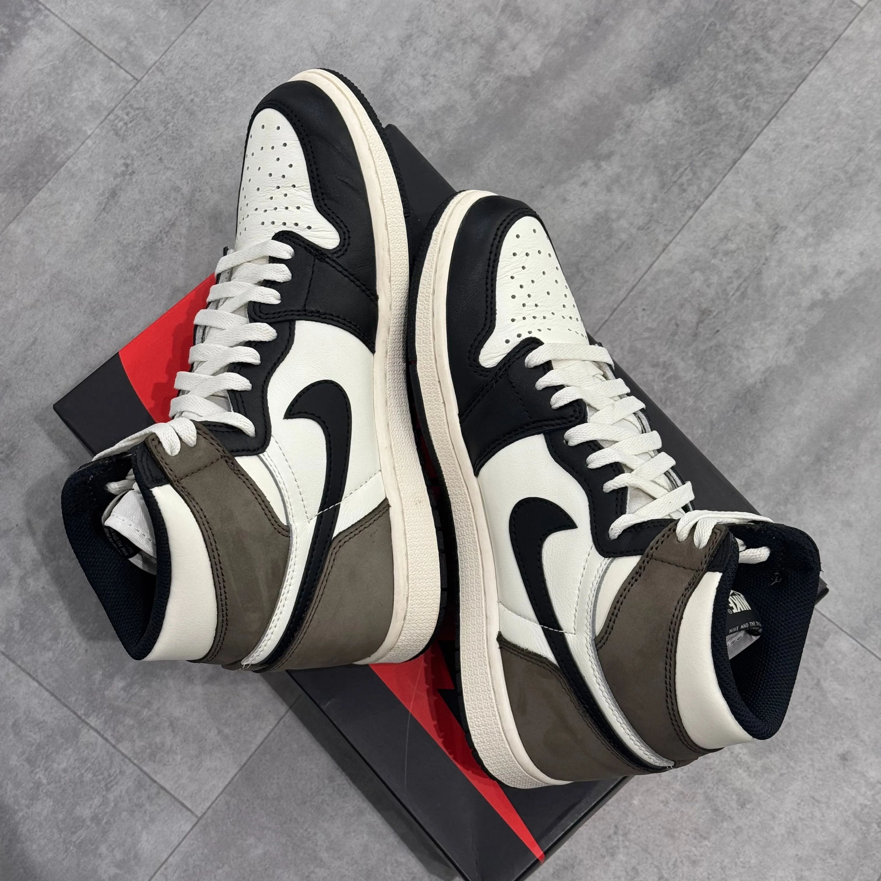 Air Jordan 1 Retro High Dark Mocha (41) - Usado