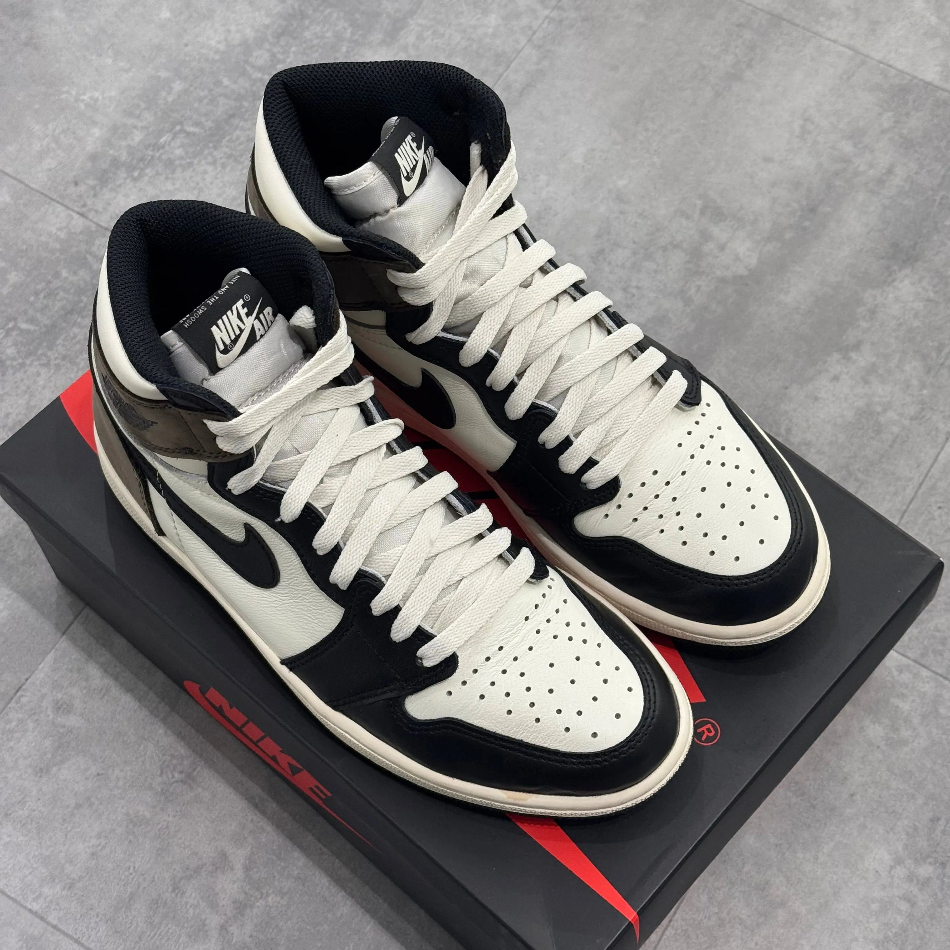 Air Jordan 1 Retro High Dark Mocha (41) - Usado
