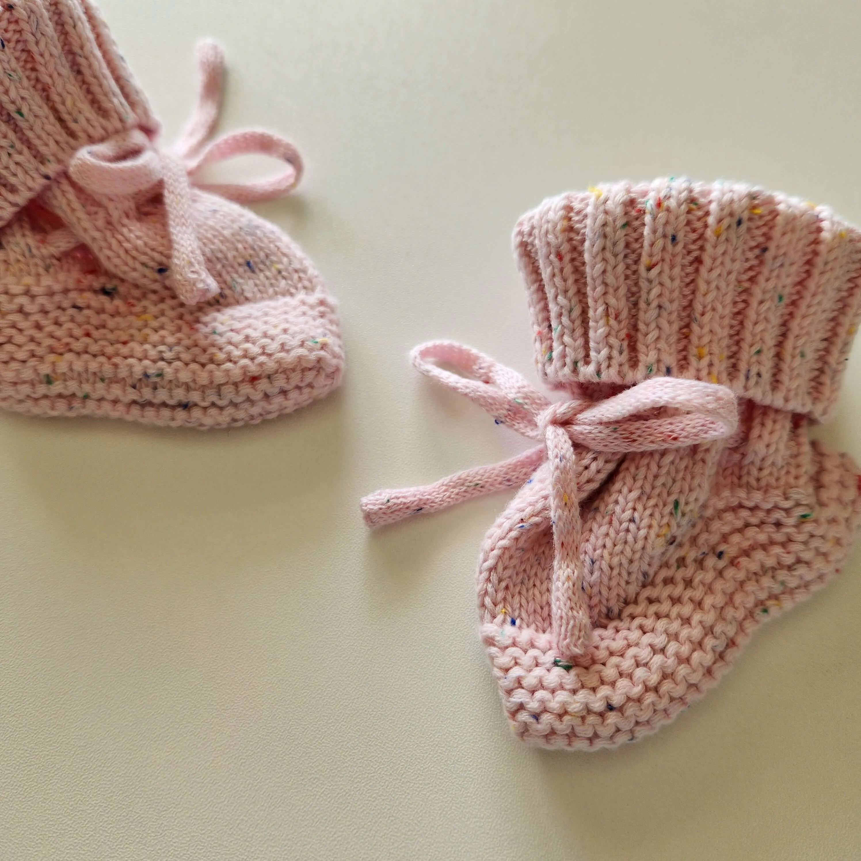 BABY BOOTIES - STRAWBERRY