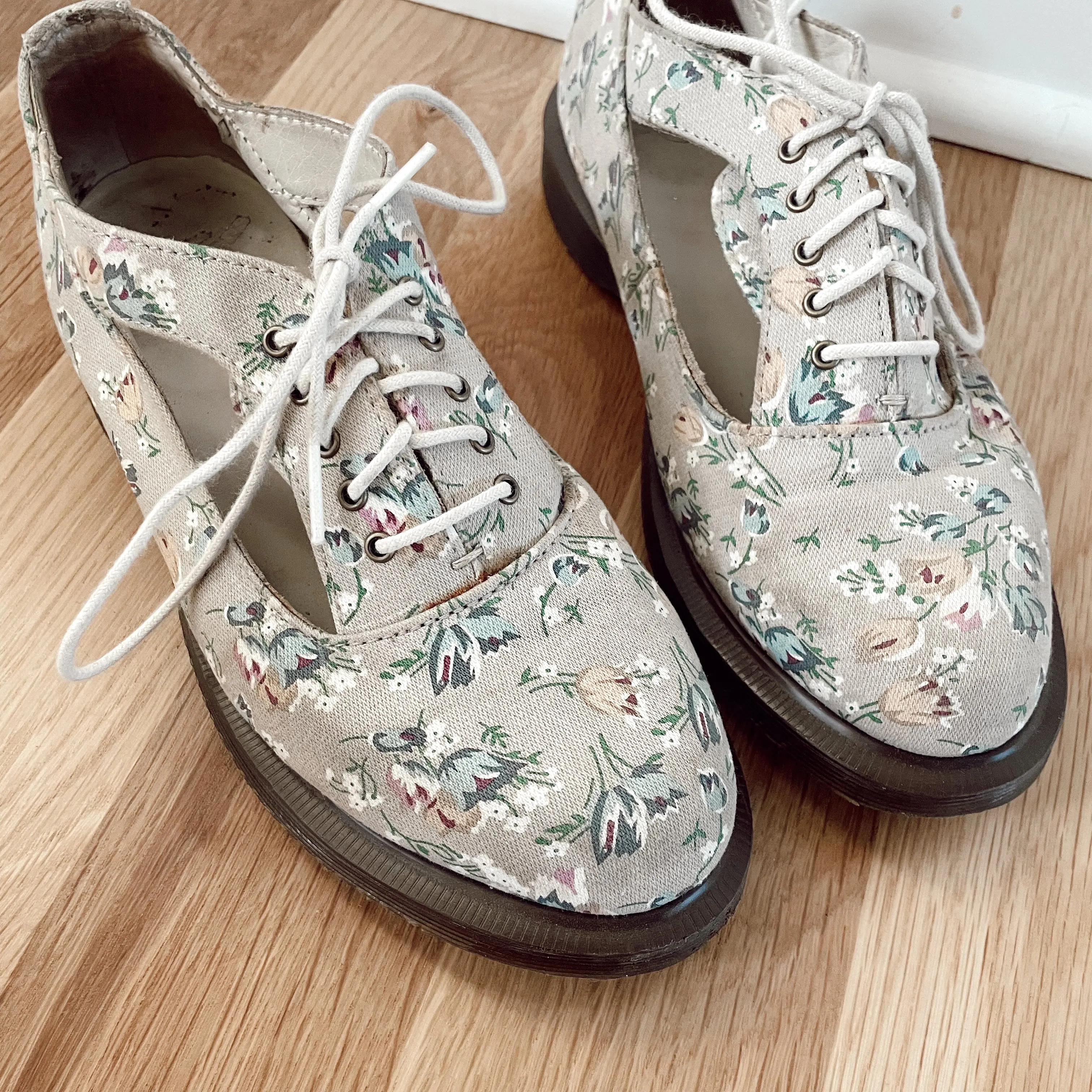 Caryn Cutout Oxfords
