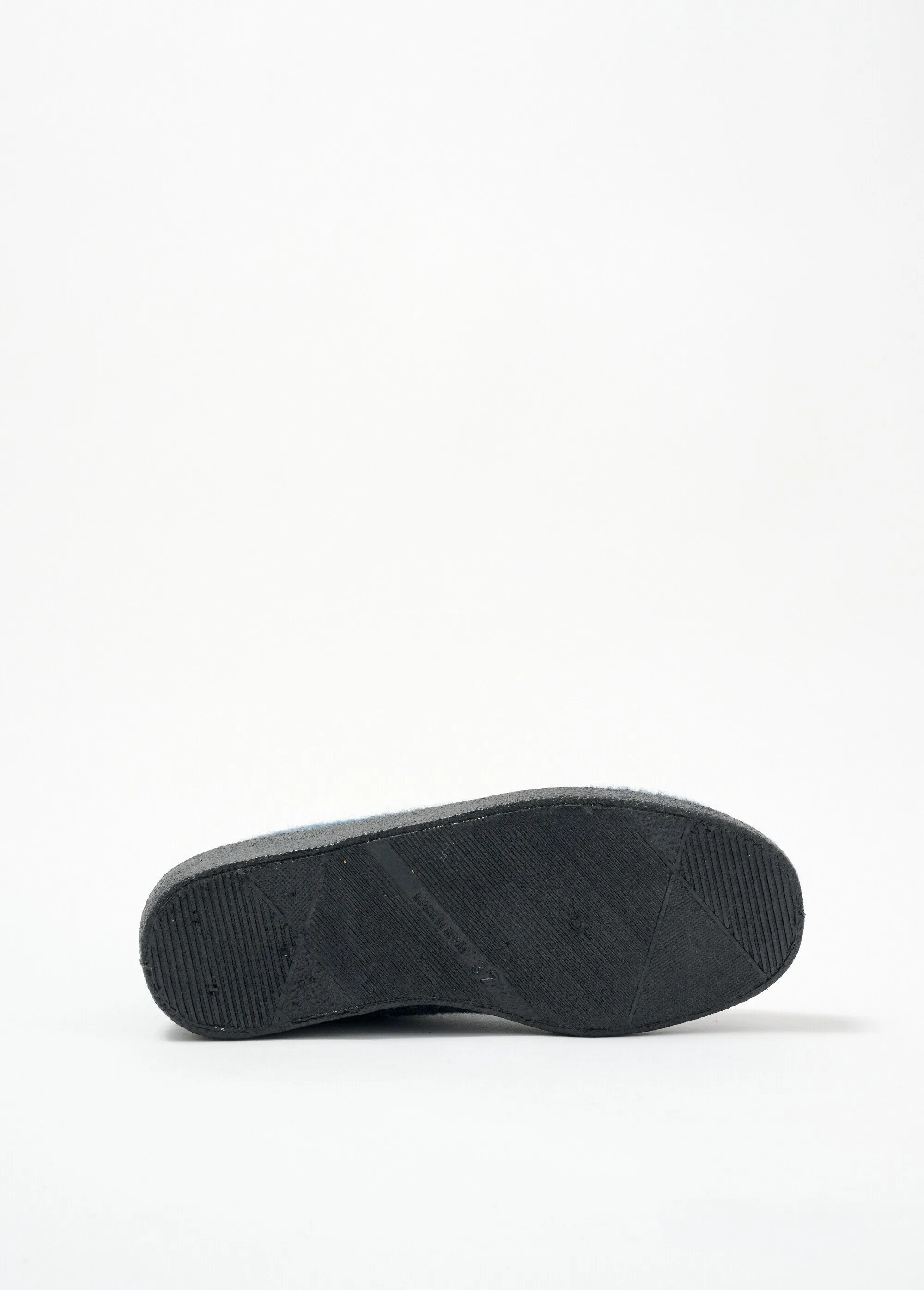 Comfort width zip-up lined slippers