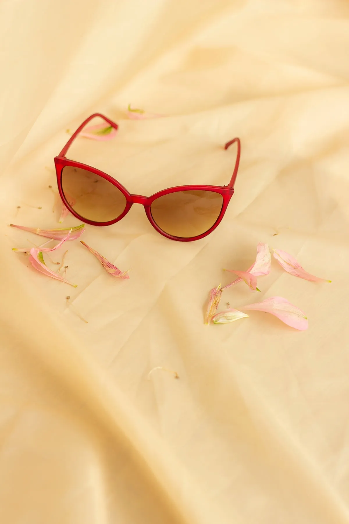 Delicate Large Cat Eye Sunglasses