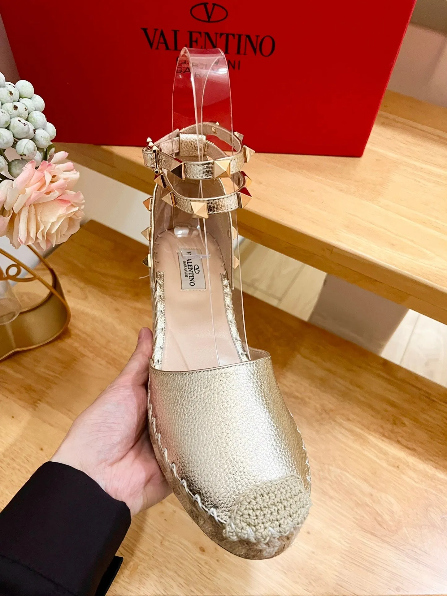 Garavani Rockstud Wedge Espadrilles In Light Yellow Metallic Cowhide And Raffia 852842