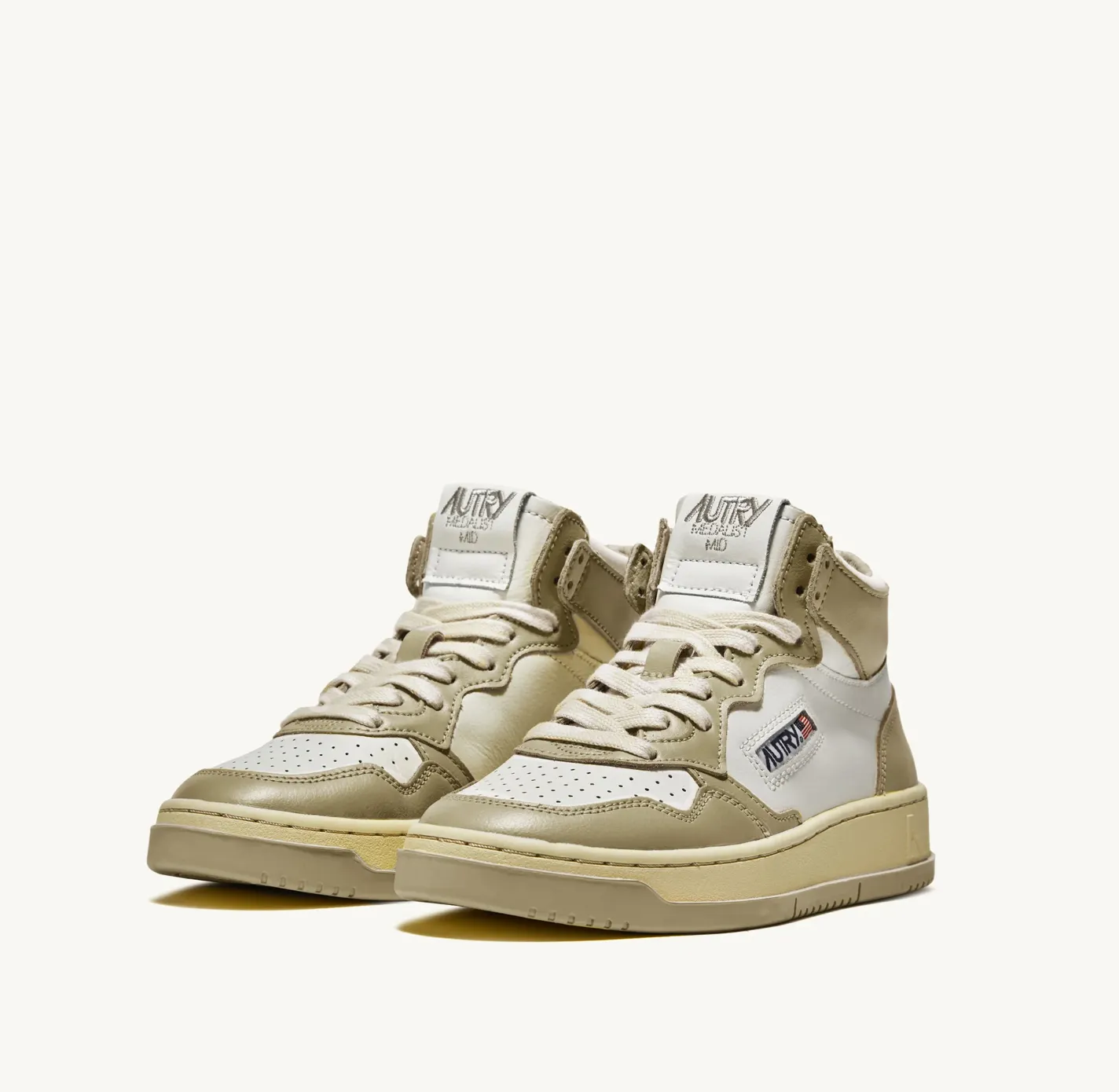 Medalist Mid Leather
