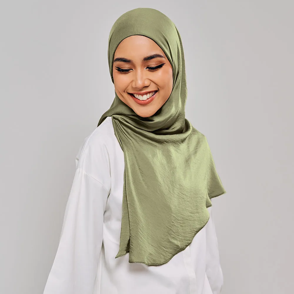 Niya Satin in Lichen