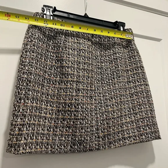 NWT Gianni Bini Chic Tweed Skirt with Button Detail Size 4