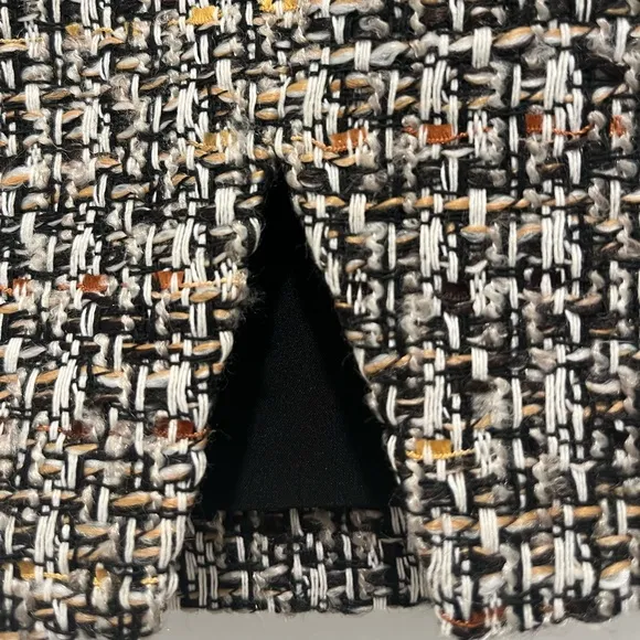 NWT Gianni Bini Chic Tweed Skirt with Button Detail Size 4