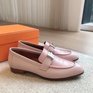 Paris Loafer Crocodile Pattern Light Pink Calfskin With Silver Signature Buckle 734377