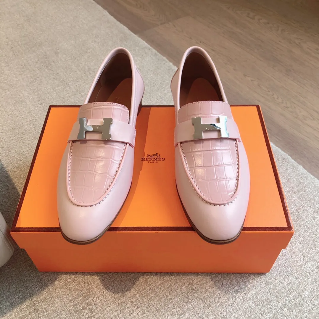 Paris Loafer Crocodile Pattern Light Pink Calfskin With Silver Signature Buckle 734377
