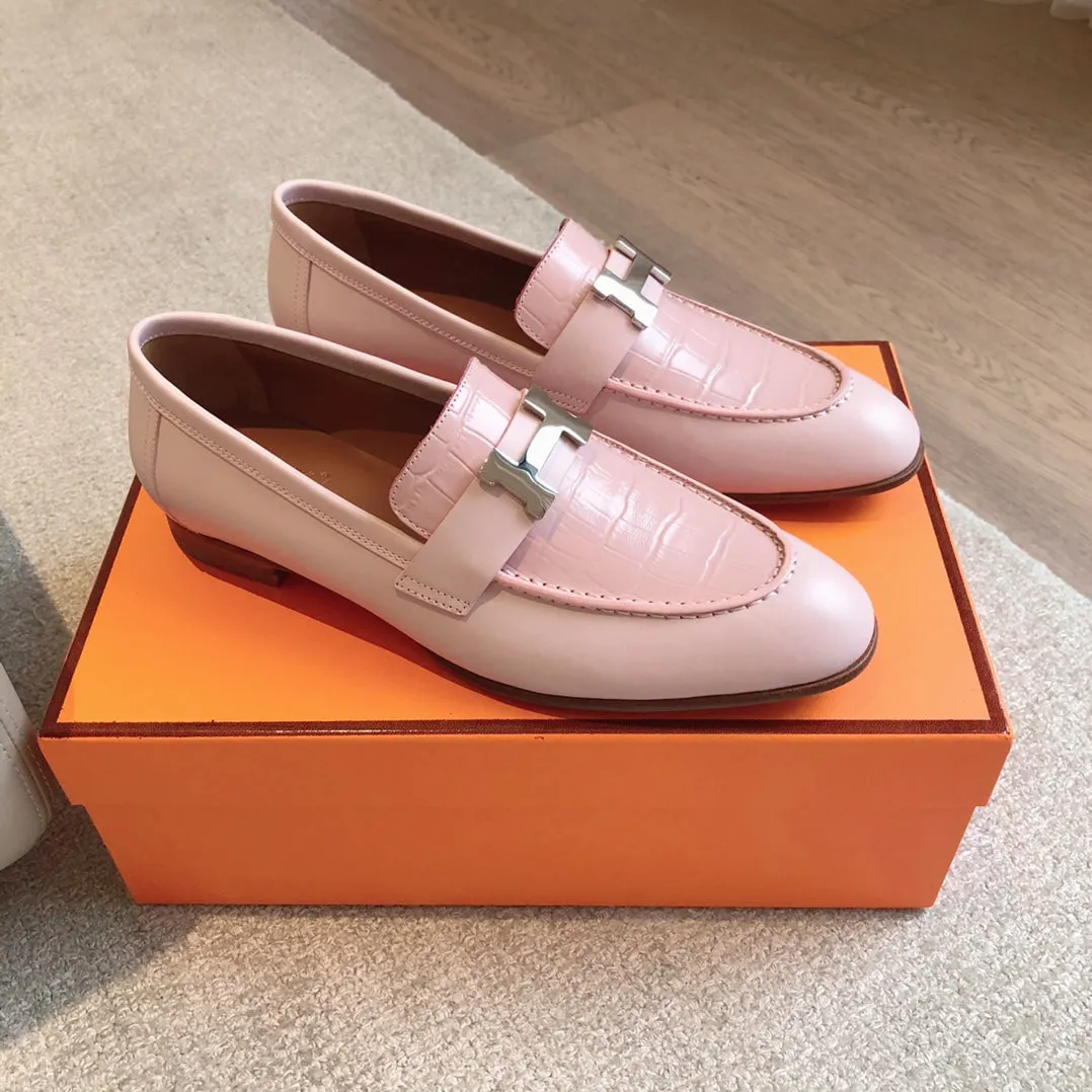 Paris Loafer Crocodile Pattern Light Pink Calfskin With Silver Signature Buckle 734377