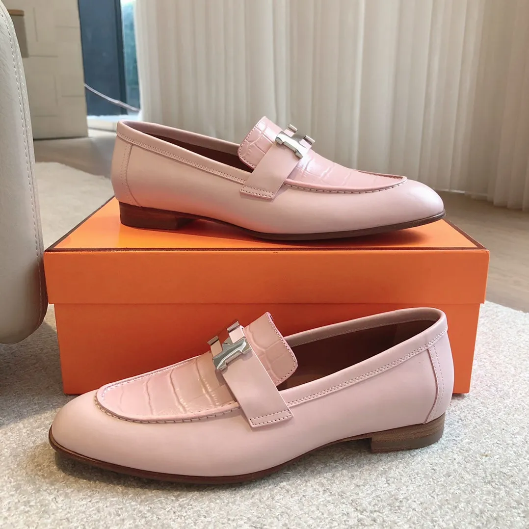 Paris Loafer Crocodile Pattern Light Pink Calfskin With Silver Signature Buckle 734377