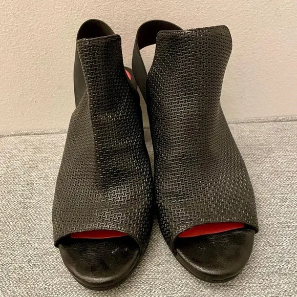 Pas de Rouge Black Open Toe Heeled Slingback Booties Mesh in Size EU 39 / US 8.5