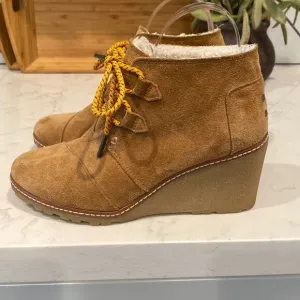 Toms Kala Wedge Desert Booties suede Sherpa lined warm winter snow sz 7