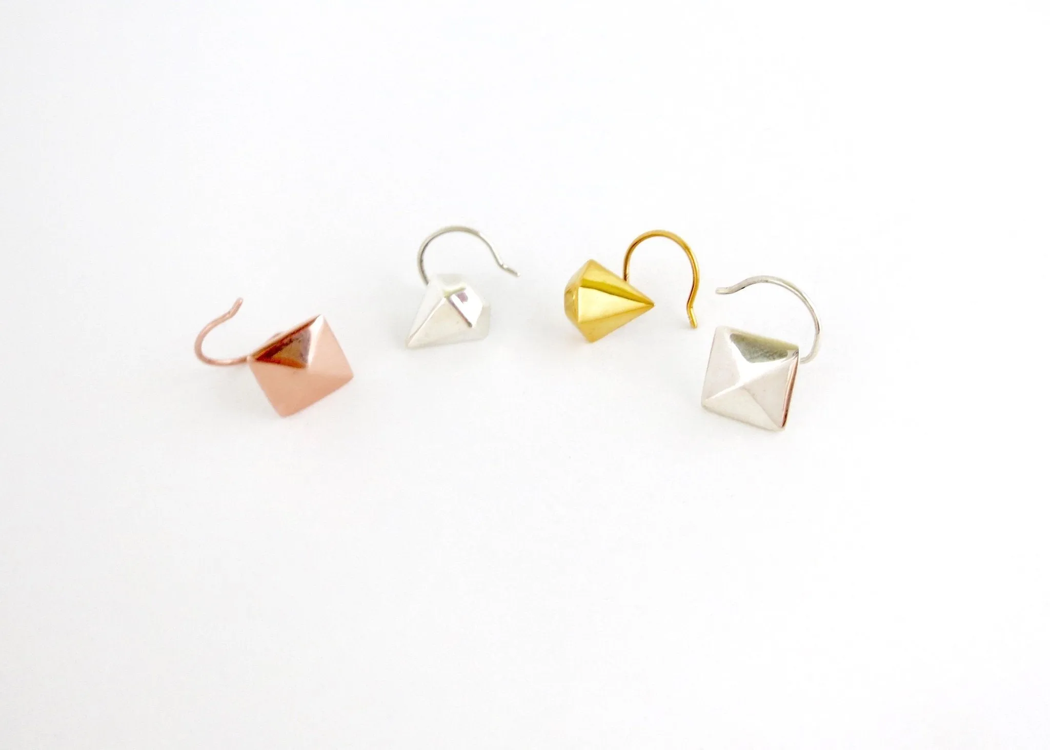 Unique, gold-plated, faceted diamond-shape nose pin