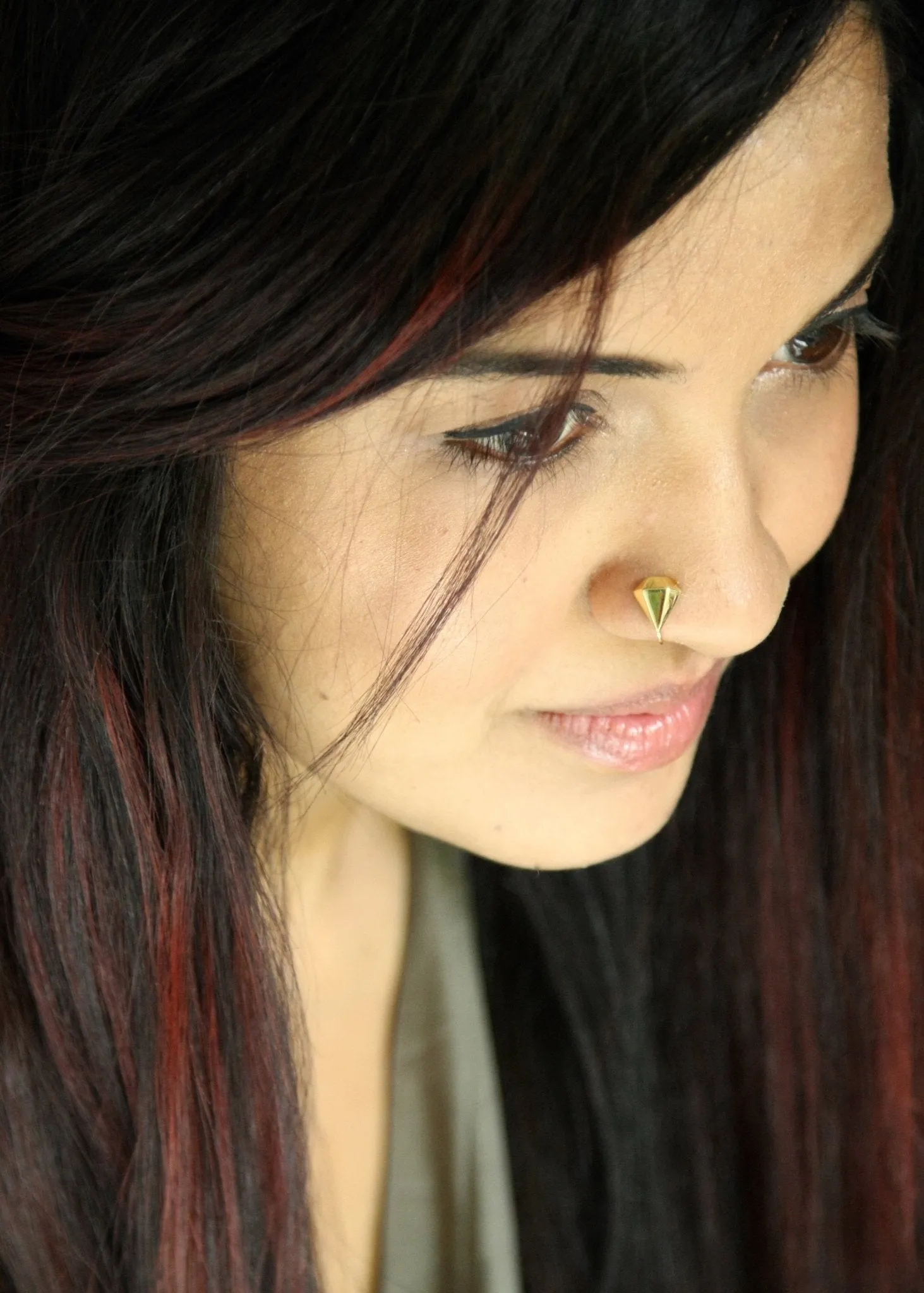 Unique, gold-plated, faceted diamond-shape nose pin