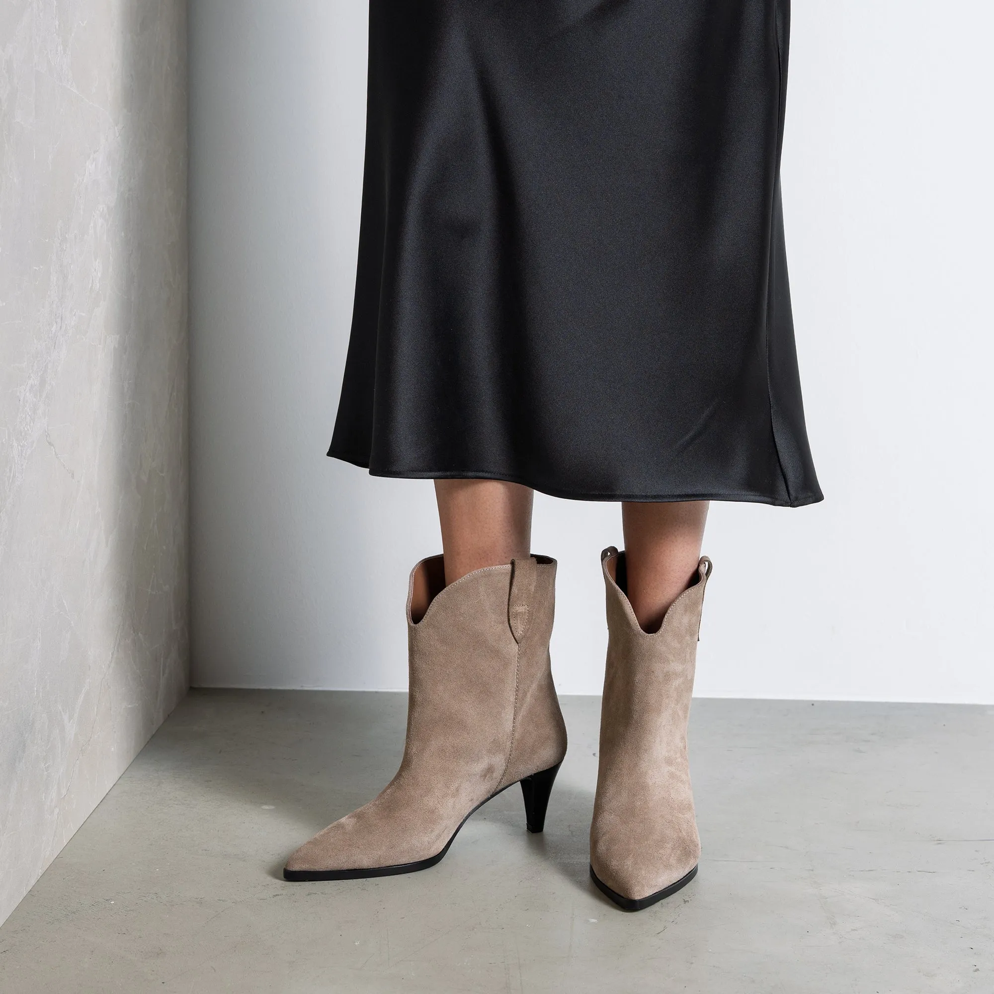 Vendôme Louane taupe suede boots