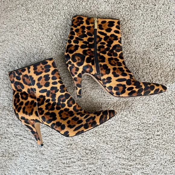 Vince Camuto Leopard Print Genuine Cow Fur Kitten Heel Booties Brown Black 9.5