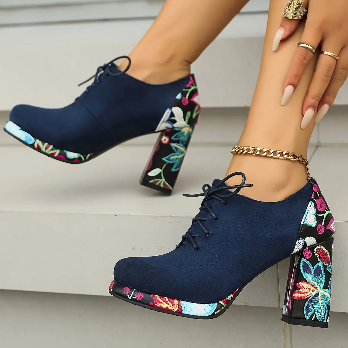 VougeVamp Elegant Chunky Heel Ankle Boots – Lace-Up Waterproof Platform Booties with Round Toe