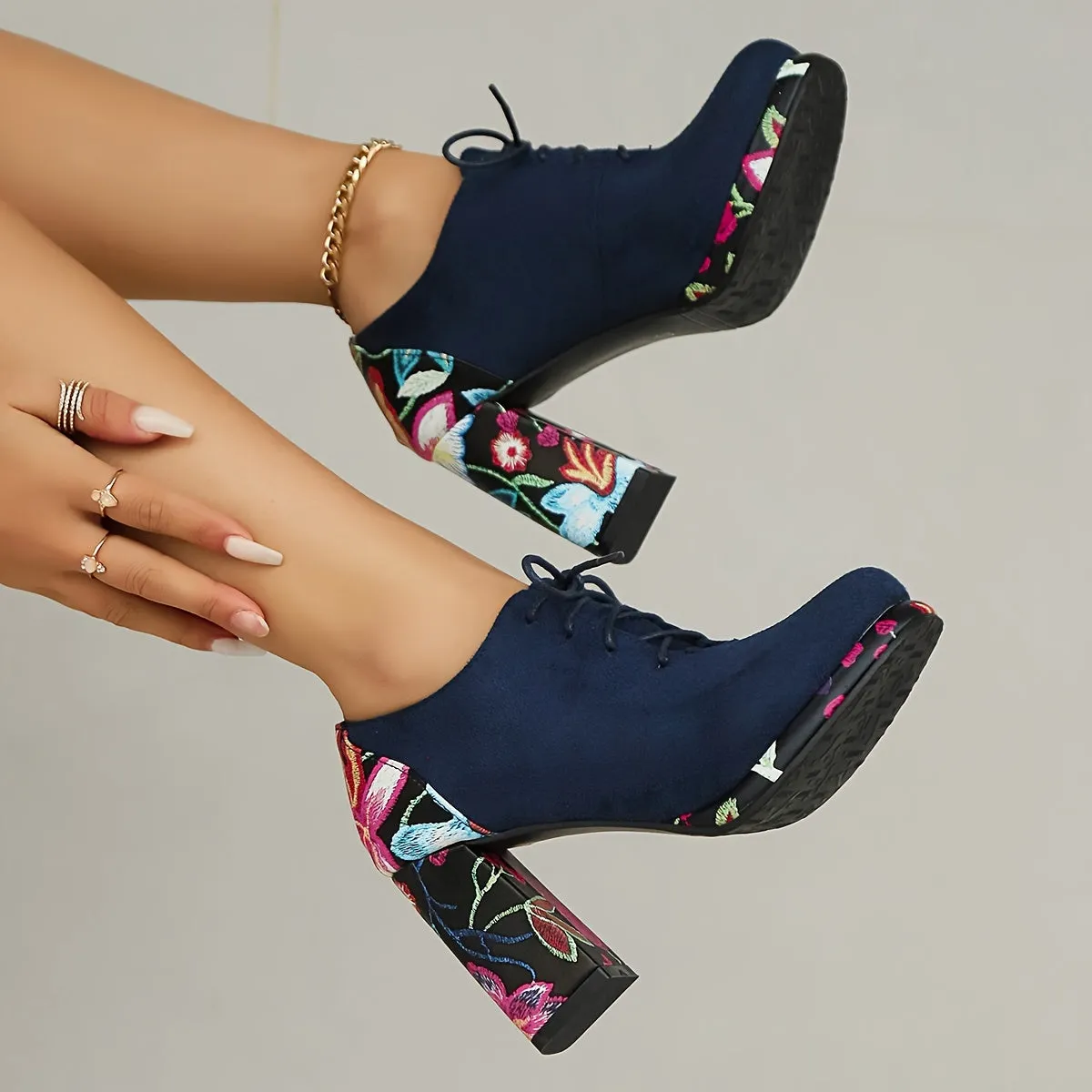 VougeVamp Elegant Chunky Heel Ankle Boots – Lace-Up Waterproof Platform Booties with Round Toe