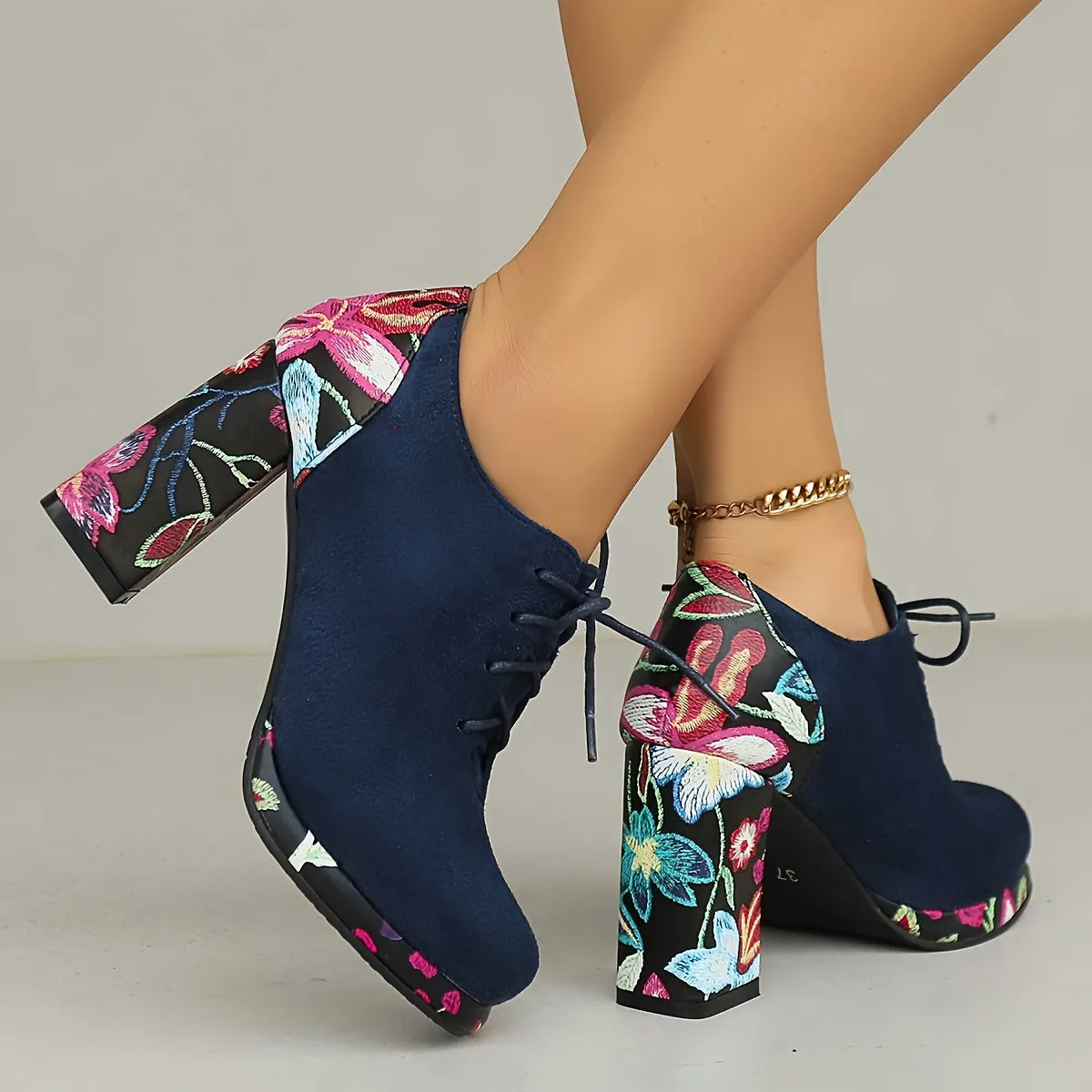 VougeVamp Elegant Chunky Heel Ankle Boots – Lace-Up Waterproof Platform Booties with Round Toe