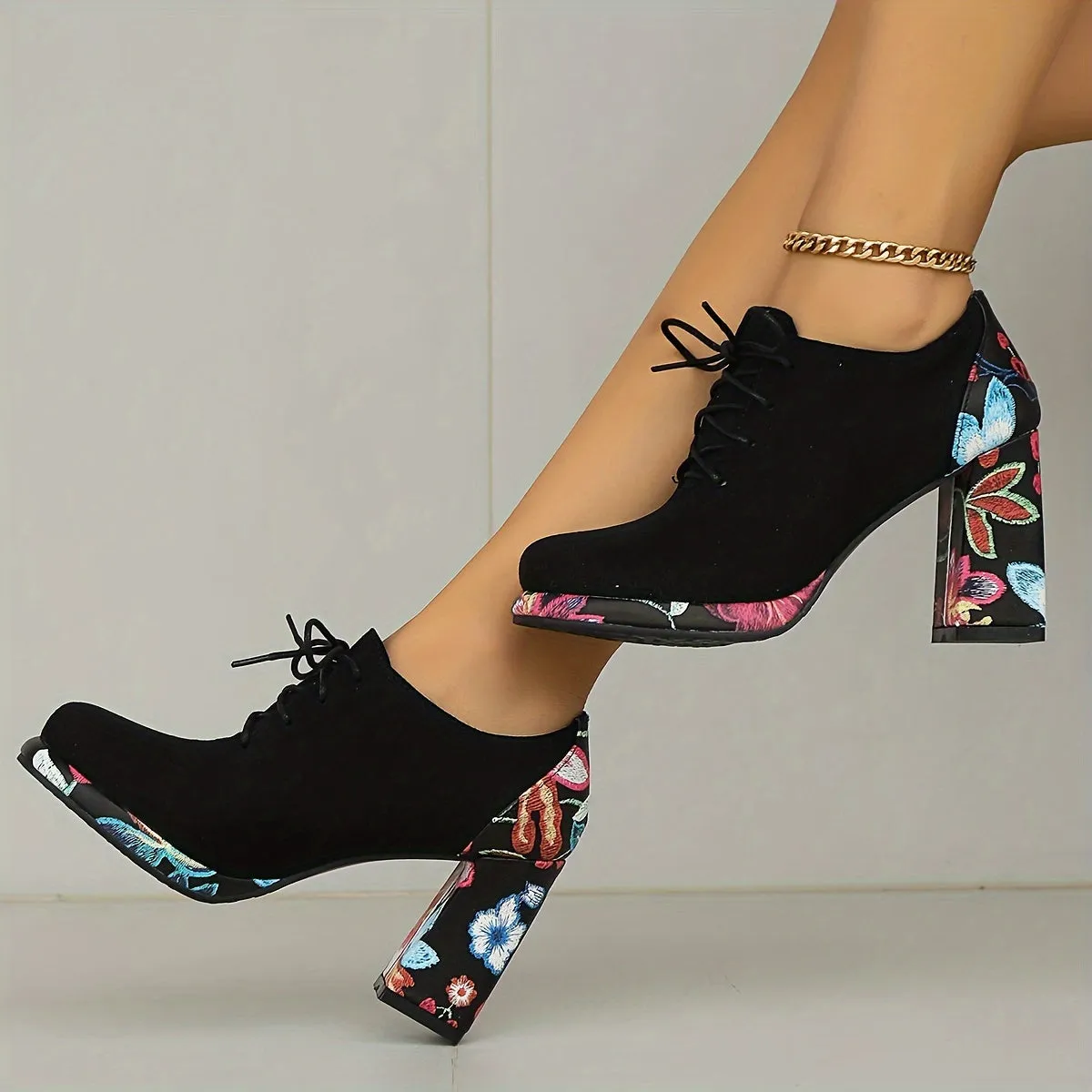 VougeVamp Elegant Chunky Heel Ankle Boots – Lace-Up Waterproof Platform Booties with Round Toe