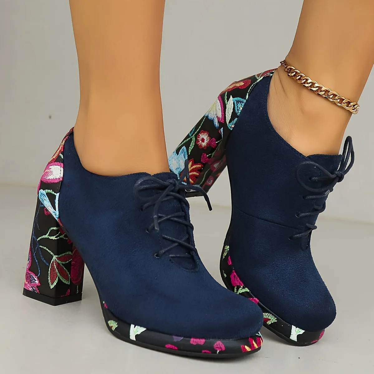 VougeVamp Elegant Chunky Heel Ankle Boots – Lace-Up Waterproof Platform Booties with Round Toe