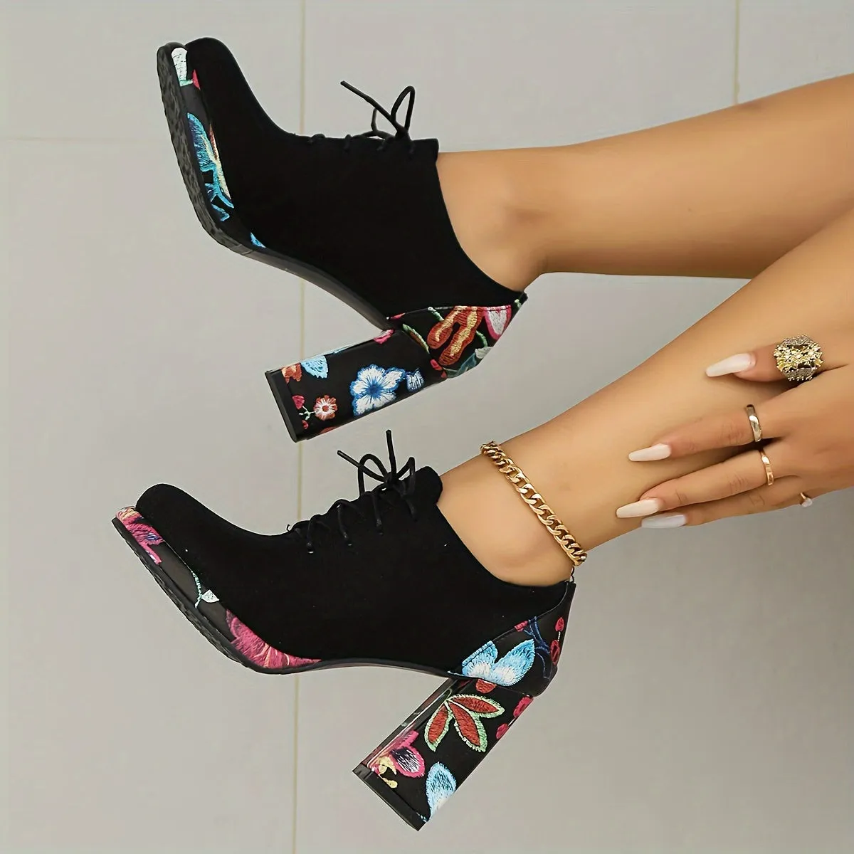 VougeVamp Elegant Chunky Heel Ankle Boots – Lace-Up Waterproof Platform Booties with Round Toe