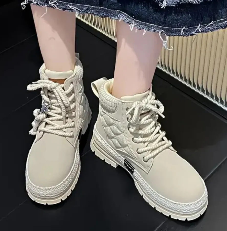 Warm and cozy ankle boots for women