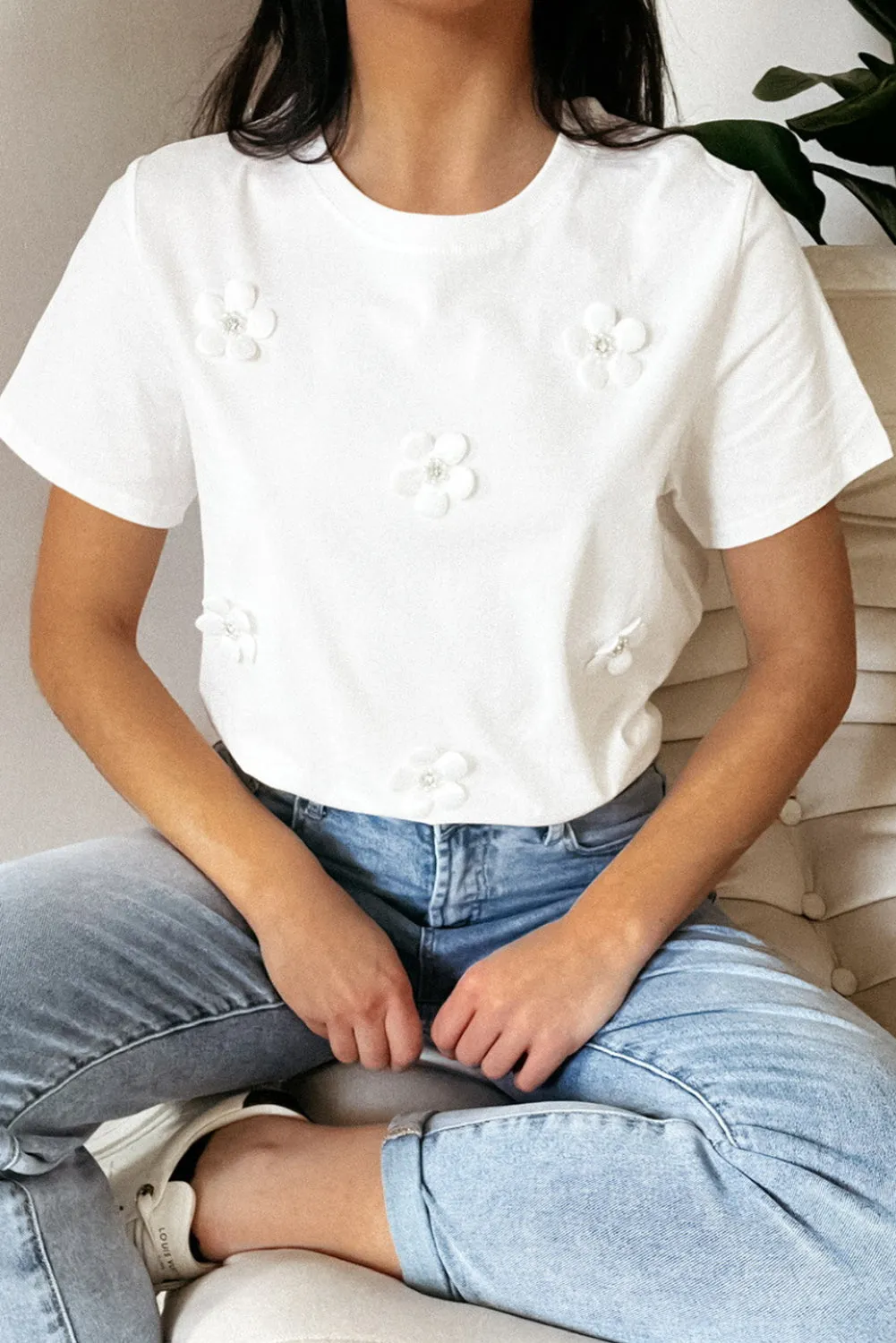 White Exquisite Flower Embellished Round Neck T-shirt