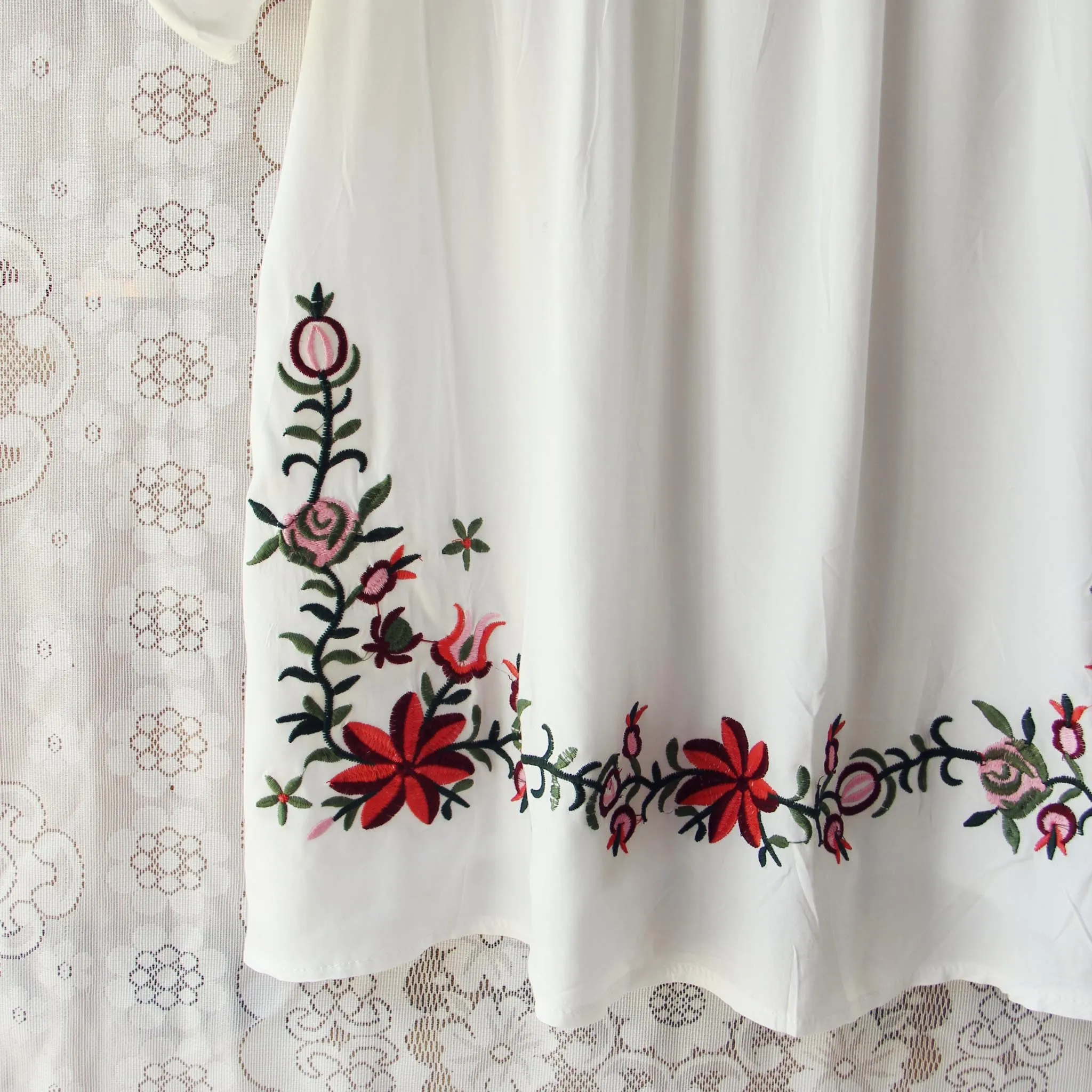 Wild Roses Dress in White