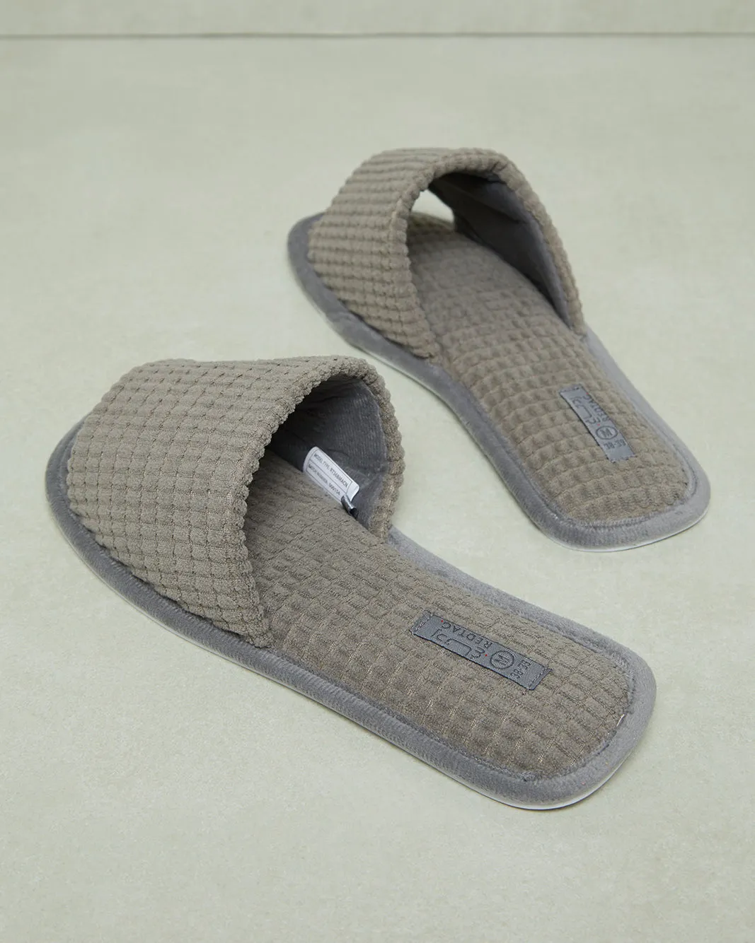 Women Grey Textured Slipper
