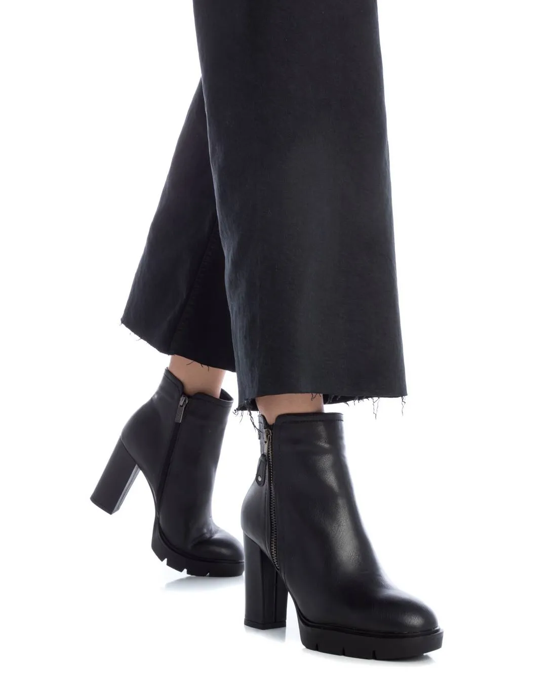 Women's Casual Heeled Booties By XTI 142987
