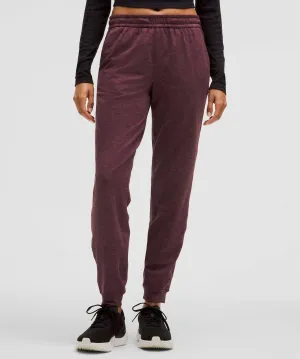 Women's Soft Jersey Jogger In Heathered Garnet/heathered Red Merlot